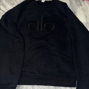 ALO Yoga Women’s Black Sweater. Renown HeavyWeight Emblem Crewneck Pullover